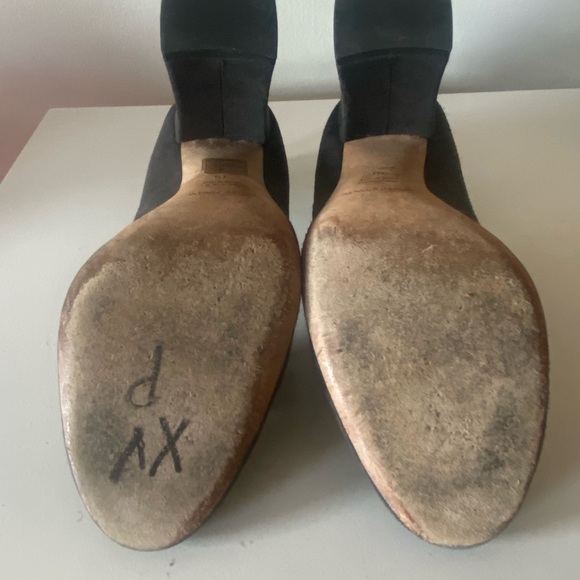 Authentic Vintage Dolce & Gabbana Black Suede Logo Studded Black Heel Pumps - Picture 11 of 11